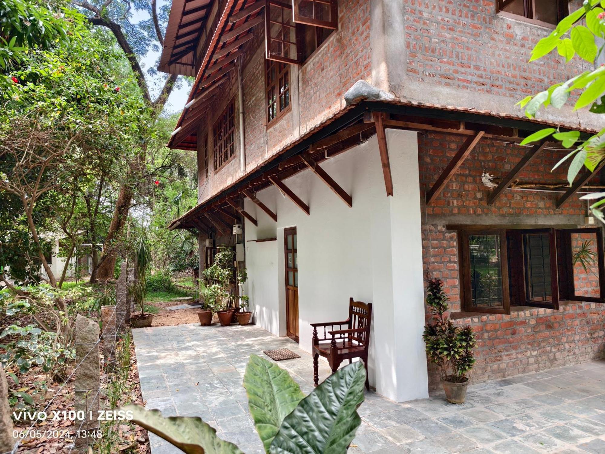 Isai Ambalam Guest House Пондичери Екстериор снимка