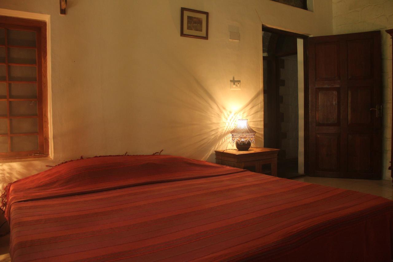 Isai Ambalam Guest House Пондичери Екстериор снимка